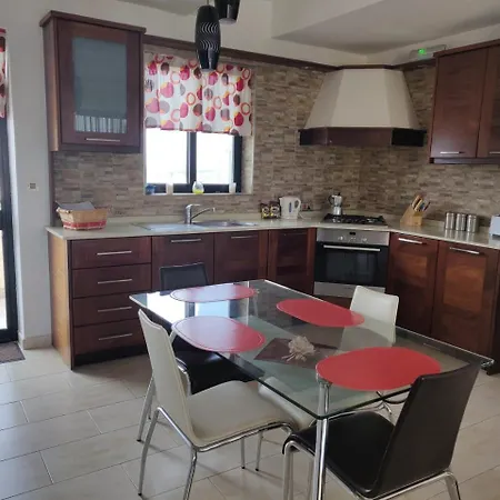 Apartman Panoramic Penthouse In Marsascala Which Enjoys Sea And Country Views *