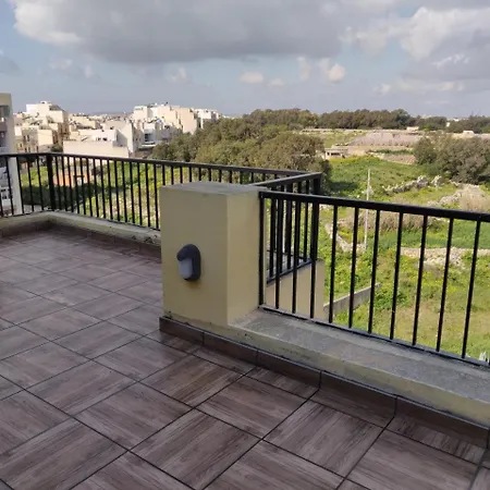 Apartman Panoramic Penthouse In Marsascala Which Enjoys Sea And Country Views *