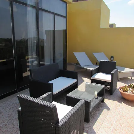 Panoramic Penthouse In Marsascala Which Enjoys Sea And Country Views 公寓 *