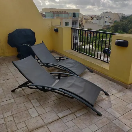 Panoramic Penthouse In Marsascala Which Enjoys Sea And Country Views 马尔萨斯卡拉