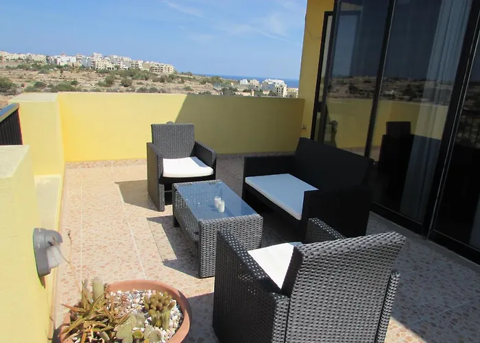 Panoramic Penthouse In Marsascala Which Enjoys Sea And Country Views Apartament